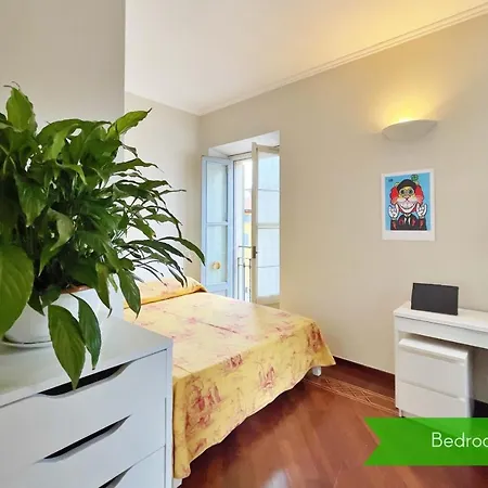 Apartman Chic 1bdr With Shared Terrace Steps From Duomo By Rentopolis Milánó