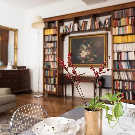 Daire Sophisticated Near Duomo Milano