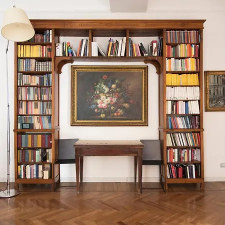 Sophisticated Near Duomo Daire *