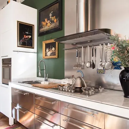 Sophisticated Near Duomo Daire *