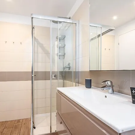 Hemeras Boutique Homes - Smart Flat With Balcony Near The City Center 아파트