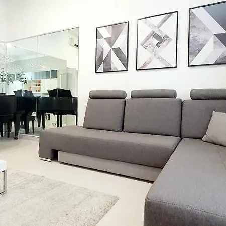 Charming Station * Милан