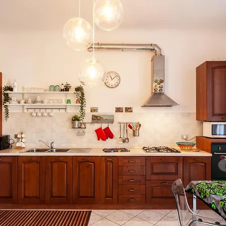 Gioia Home: A Due Passi Dalla Stazione E Con Posto Auto *