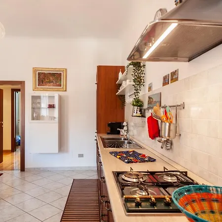 Gioia Home: A Due Passi Dalla Stazione E Con Posto Auto