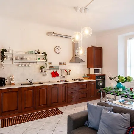 Gioia Home: A Due Passi Dalla Stazione E Con Posto Auto *