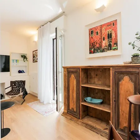 The Rent - With Balcony In Amendola Apartment *