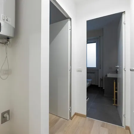 Guesthost - Cosy With Balcony! Appartement Milan