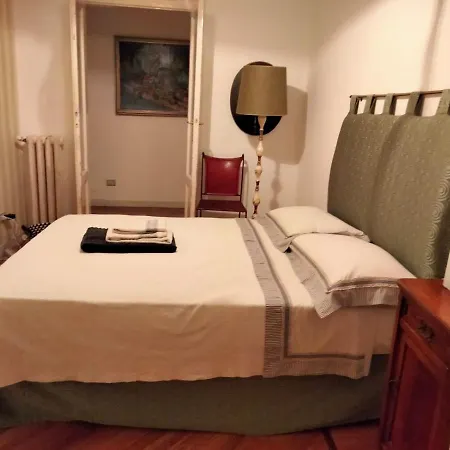 Daire Sophisticated Near Duomo Milano