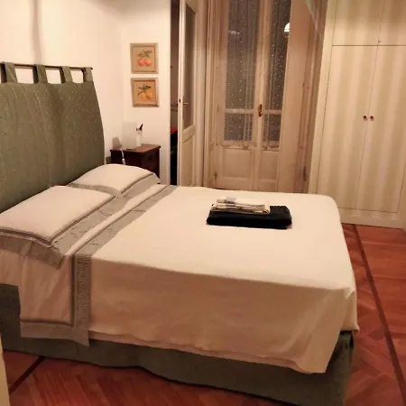 Sophisticated Near Duomo Daire *