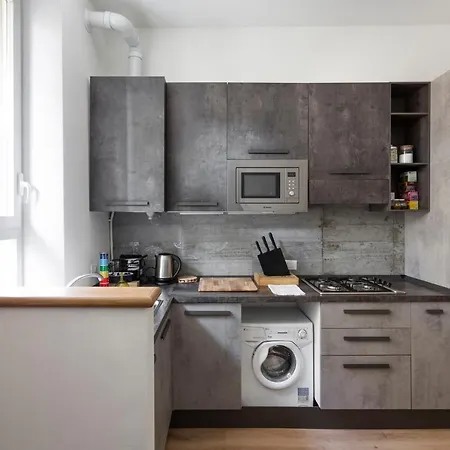 The Place, Your Place To Be - Via Tadino Apartment *