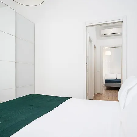 아파트 Hemeras Boutique Homes - Smart Flat With Balcony Near The City Center *