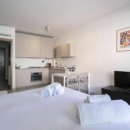 Apartment Pastorelli - With Parking - By Halldis Milan