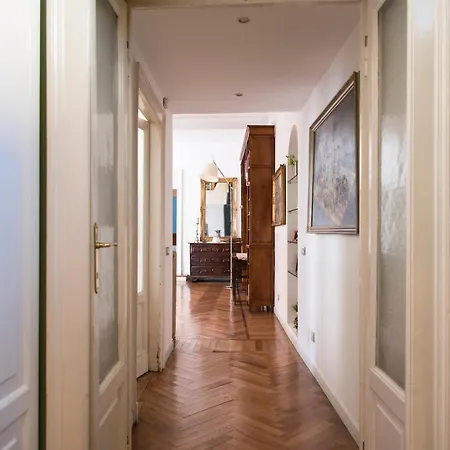 Sophisticated Near Duomo * Milano