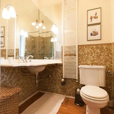 Sophisticated Near Duomo Daire *