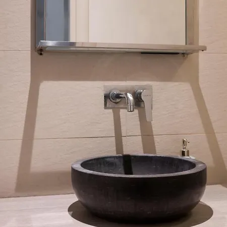 The Place, Your Place To Be - Via Tadino Apartmán *