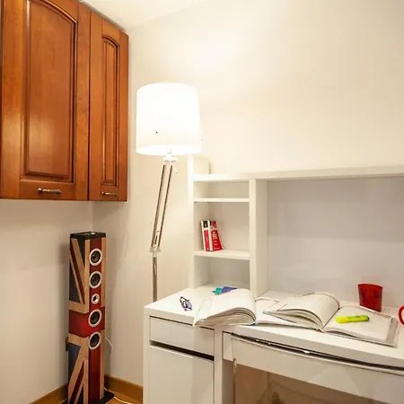 Gioia Home: A Due Passi Dalla Stazione E Con Posto Auto Apartment *