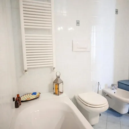 Apartment Gioia Home: A Due Passi Dalla Stazione E Con Posto Auto *