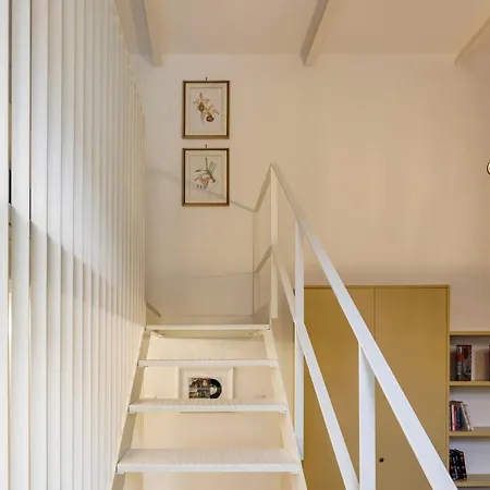 Modern & Stylish Loft - 2 Min From Station