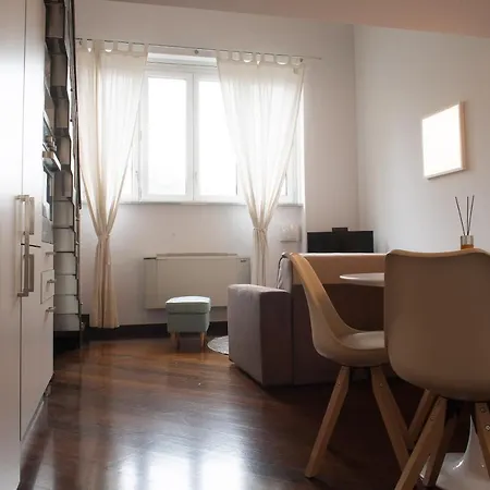 Apartment Bnbutler - Bergonzoli - Modern And Bright Near Station