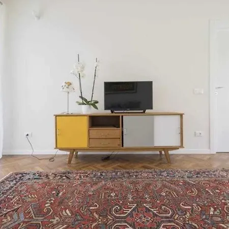 Duomo With Lovely Terrace ミラノ