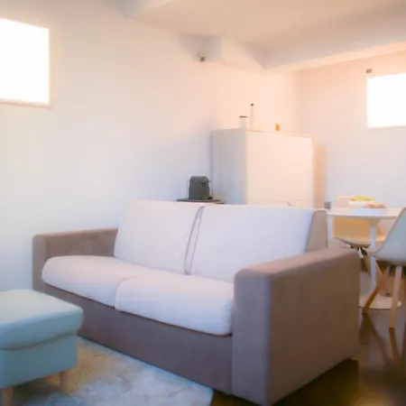 Bnbutler - Bergonzoli - Modern And Bright Near Station Apartment