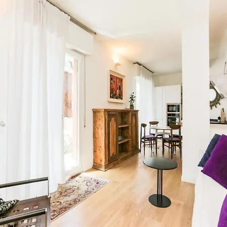 The Rent - With Balcony In Amendola Apartment *