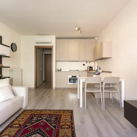 Apartment Pastorelli - With Parking - By Halldis Milan