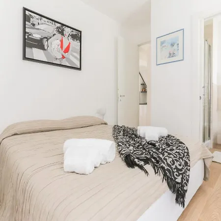 The Rent - With Balcony In Amendola Apartment *