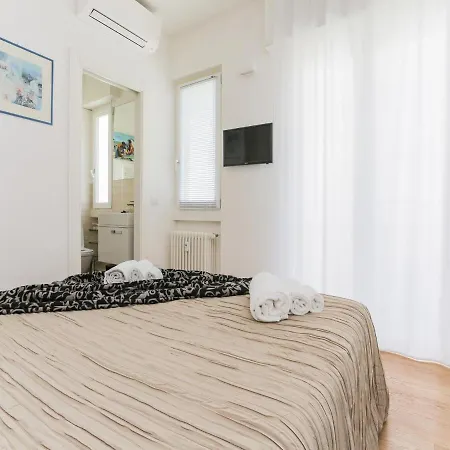The Rent - With Balcony In Amendola Apartment Milan