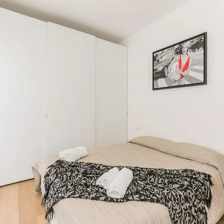 The Rent - With Balcony In Amendola * Milan