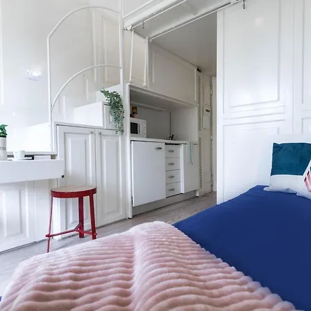 Apartment Joivy Lovely For 2 With Balcony Near Duomo *