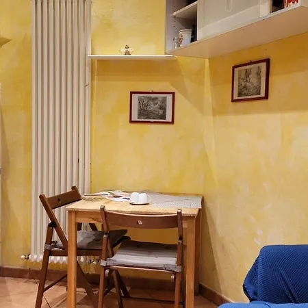 Porta Romana Small Studio Milan