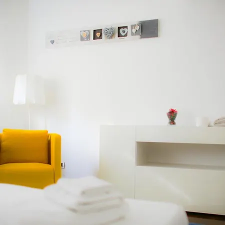 Bnbutler - Bergonzoli - Modern And Bright Near Station