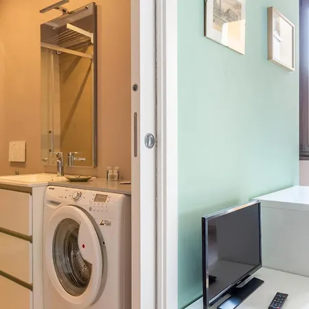 Garibaldi District Cosy Studio Apartman *