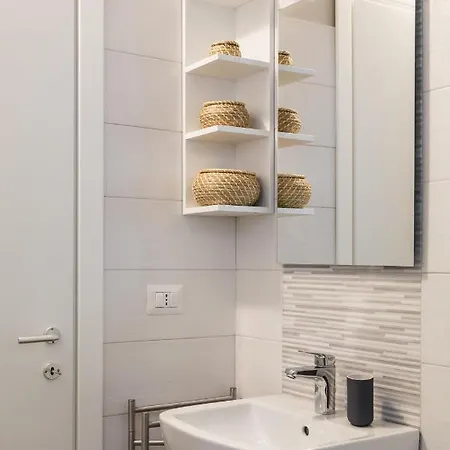 Cozy And Warm 1 Bedroom - Via Sapeto * Milán