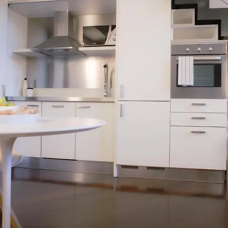 Bnbutler - Bergonzoli - Modern And Bright Near Station Apartment
