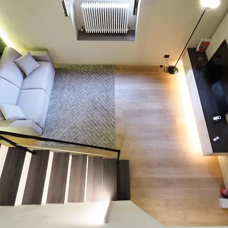 Premium Two-Level Studio Caiazzo Stazione Centrale 아파트 *