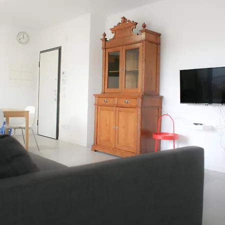 Bnbutler - Govone - Ampio E Luminoso Con Terrazza * Milánó