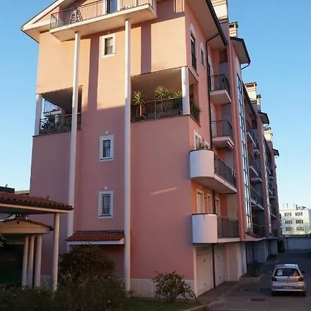 Luminoso A Pochi Minuti Da Duomo E Fiera Apartment Milan