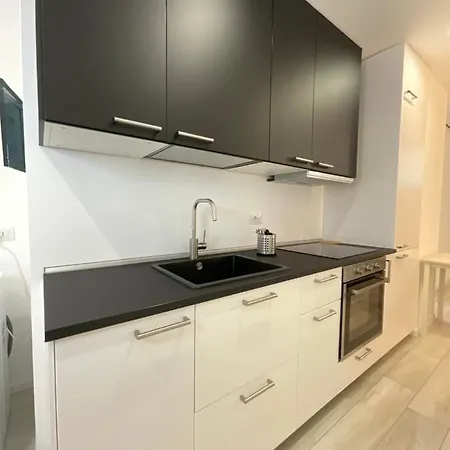 Very Big Central White Apartment Apartment
