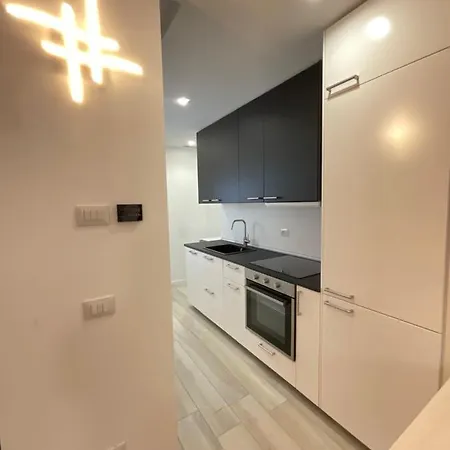 Appartement Very Big Central White Apartment