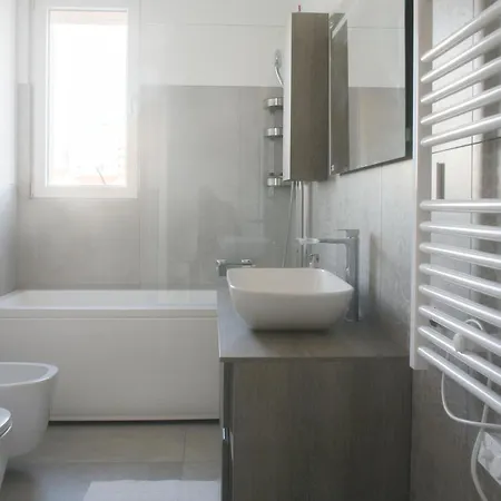 Bnbutler - Govone - Ampio E Luminoso Con Terrazza