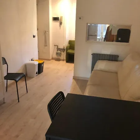 Apartment Charming 1-bed In Milan