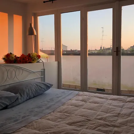 Apartment Charming 1-bed In Milan