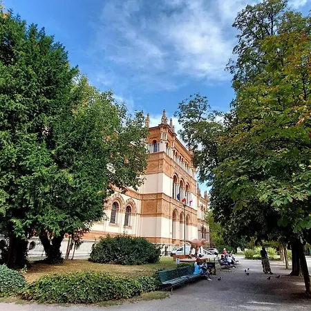 Gasthuis Vico Fashion District 4*