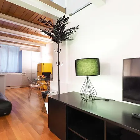 Apartamento Charming One Bedroom In Moscova Area Milán