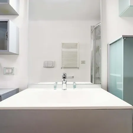 Charming One Bedroom In Moscova Area *