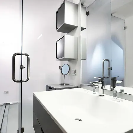 Charming One Bedroom In Moscova Area Apartamento Milán