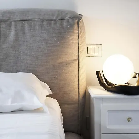 Charming One Bedroom In Moscova Area Apartment *