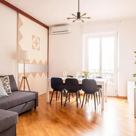 The Rent - Two-bedroom In Maciachini District Milão